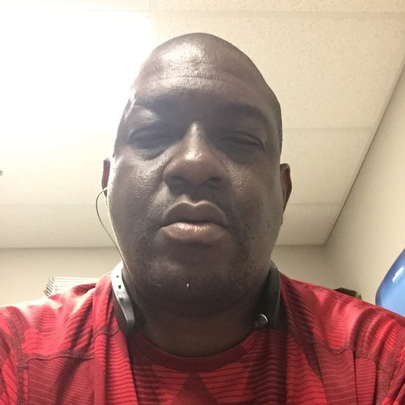 Meet your Posher, Dominique - Picture 1 of 1